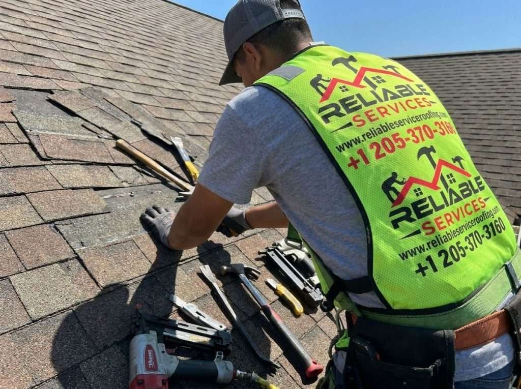 Reliable Services Roofing contractors installing a new roof on residential and commercial buildings in Birmingham, AL – BBB registered and GAF certified roofing contractors